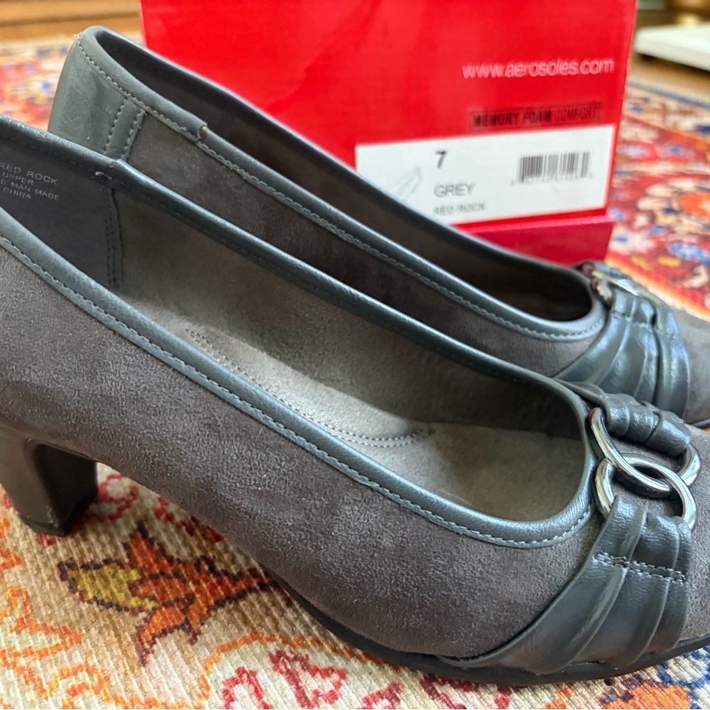 AEROSOLES Grey Suede & Leather Low Block Heel Pumps with Metal Ring